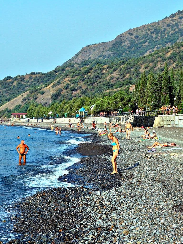 Галечный пляж урочища Канака на Южном берегу Крыма
