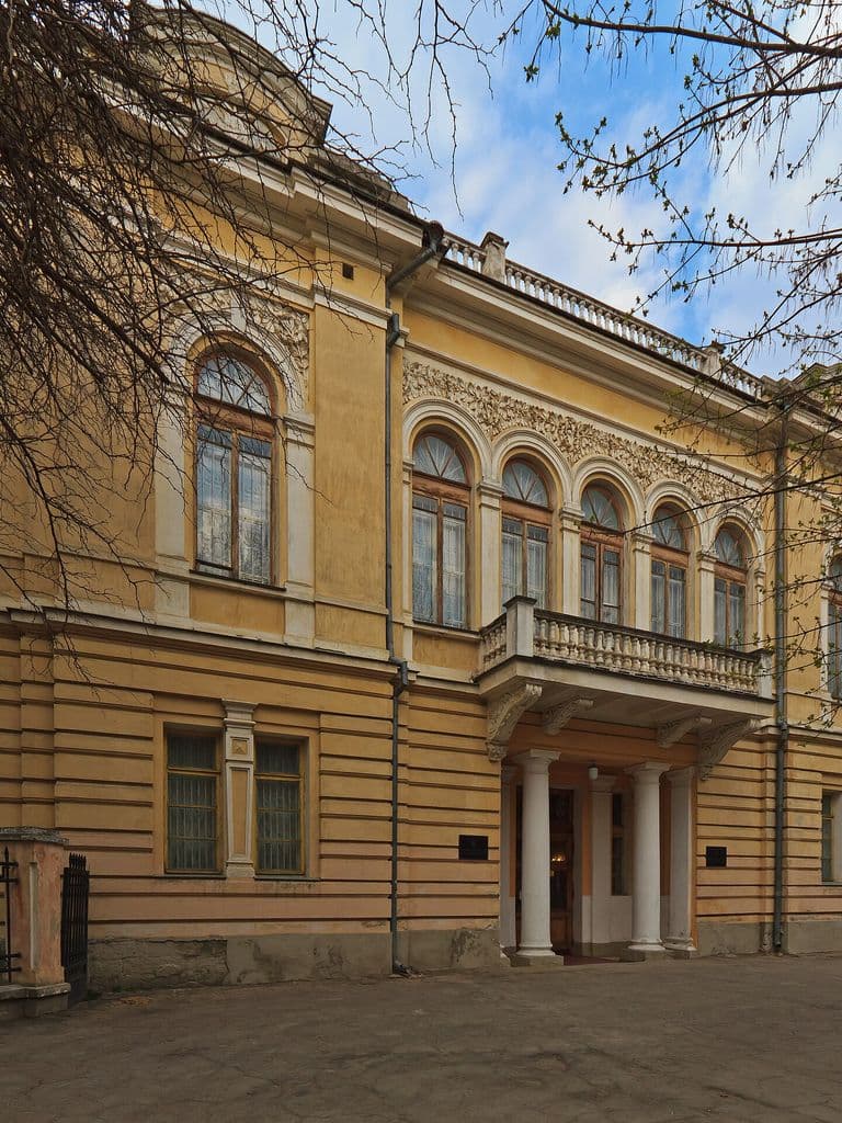 Историческое здание Симферопольского художественного музея — бывшее офицерское собрание Литовского полка